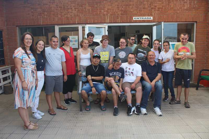 Nuevos bancos creados con tapones reciclados para los colegios de Dénia