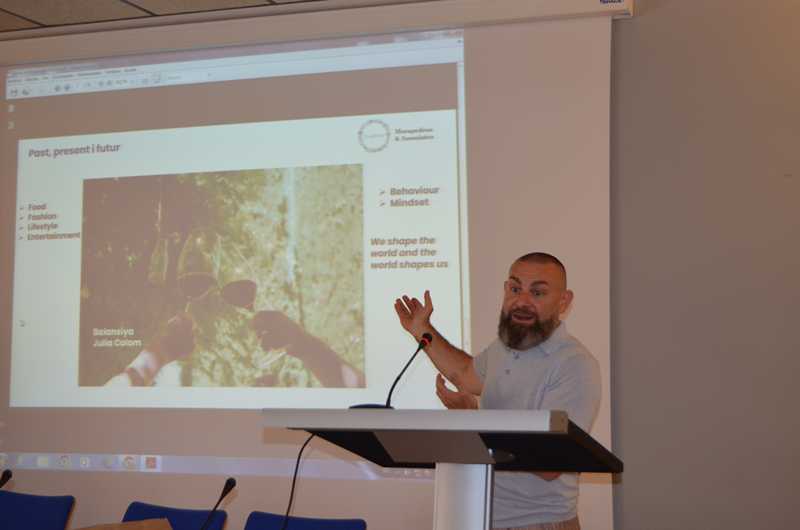  Taller Bancalet: 
El economista Jaume Mora anima a abrir nuevos mercados revalorizando el producto agroalimentario de la Marina Alta 