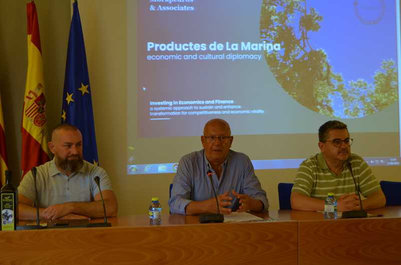  Taller Bancalet: 
El economista Jaume Mora anima a abrir nuevos mercados revalorizando el producto agroalimentario de la Marina Alta 
