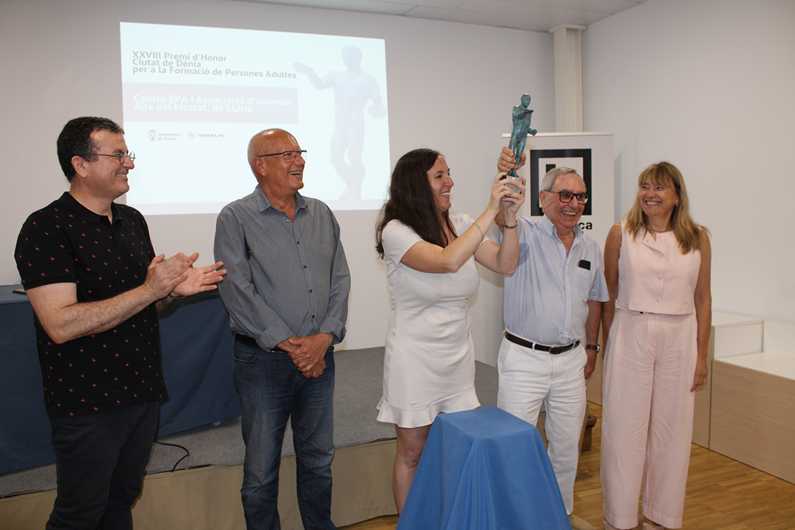  Entrega del Premio de honor Ciudad de Dénia para la formación de personas adultas al centro Alts del Mercat de Llíria 