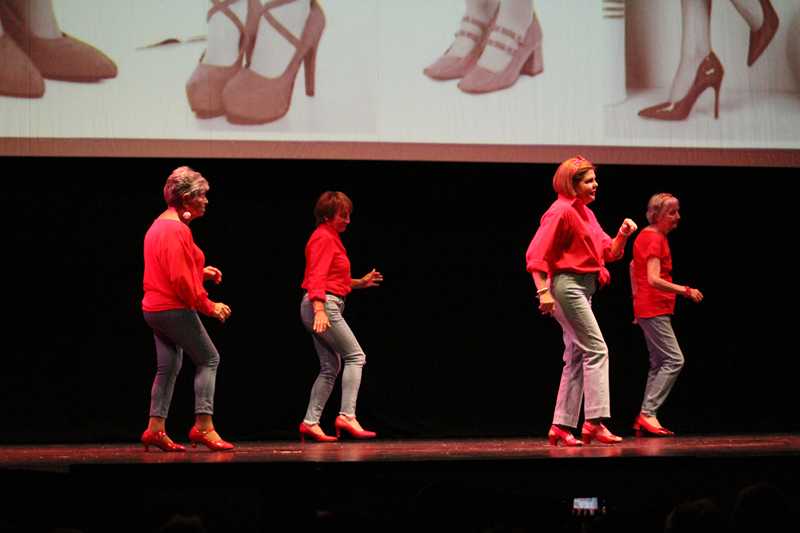 Les Aules de la Tercera Edat de Dénia acomiaden el curs amb un festival cultural al Centre S...