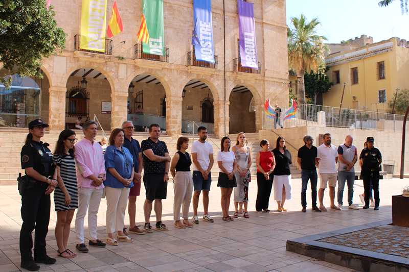  Minuto de silencio por las víctimas del crimen machista de Algemesí 