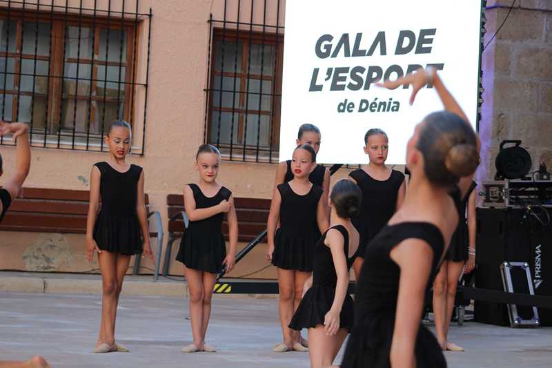 La EM de Gimnasia rítmicay la compañía Inefables Produccions amenizaron la gala