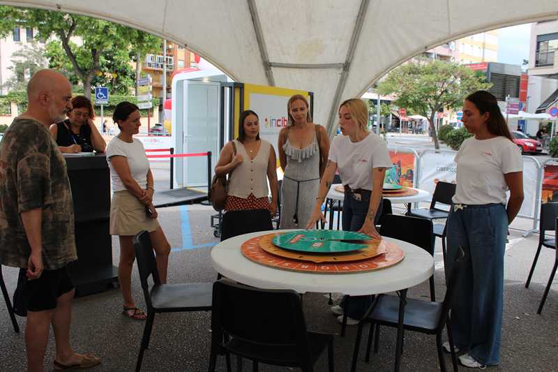 La #ExperienciaINCIBE convida a residents i visitants de Dénia a aprendre sobre ciberseguret...