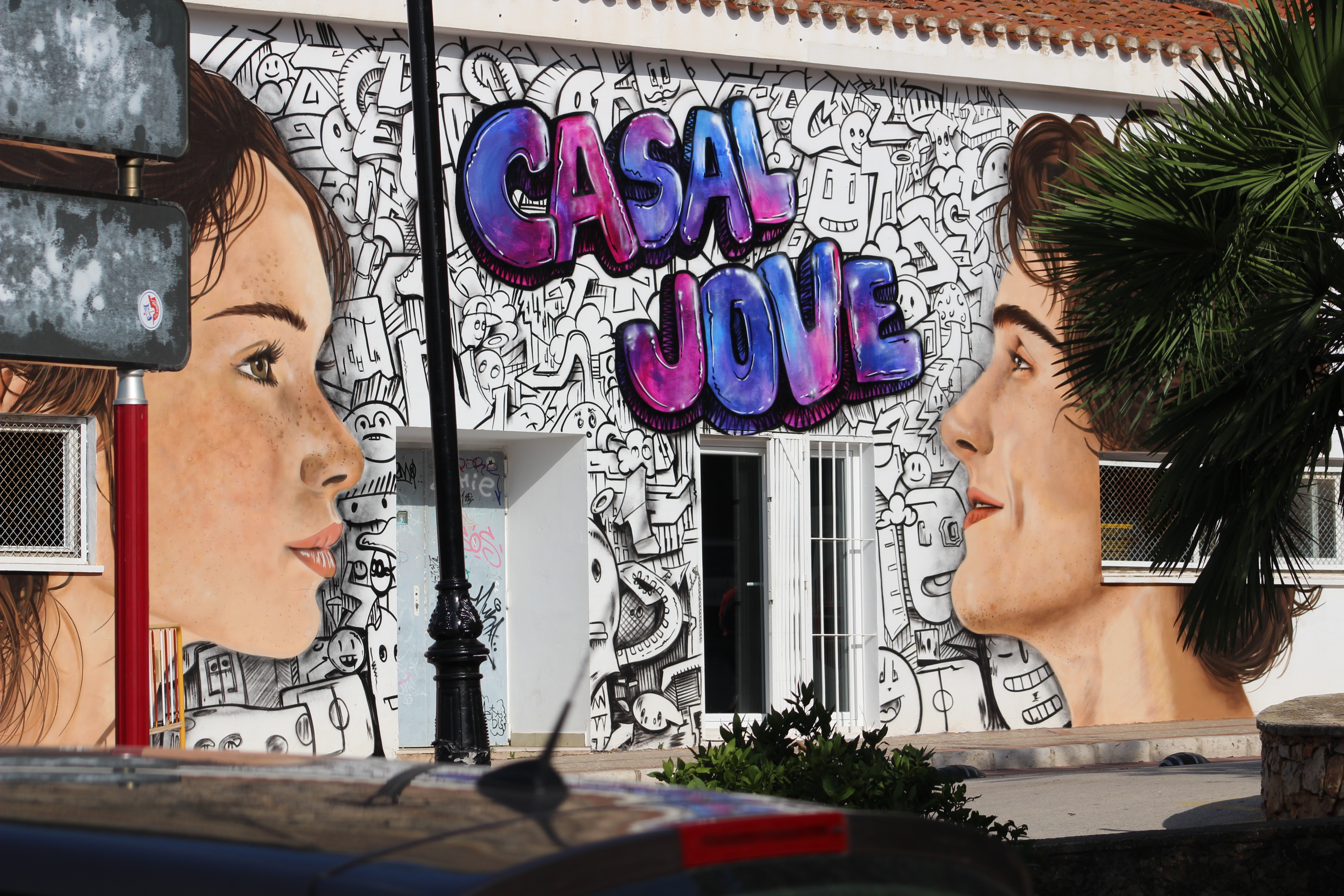 Dénia celebra el Día Internacional de la Juventud con éxito de participación y el estreno de...