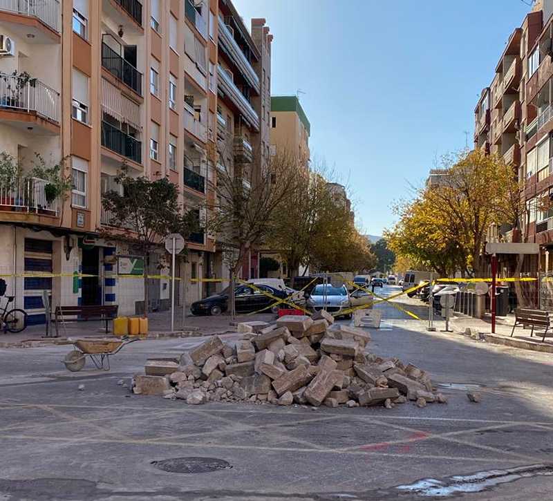  Obras de la rotonda de Pintor Llorens financiadas con el Plan +Cerca 