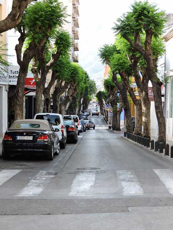  Dénia implanta un sistema de aparcamiento inteligente para favorecer el acceso al comercio local y mejorar la movilidad 