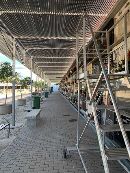  El Ajuntament de Dénia acondiciona el cementerio municipal y monta un dispositivo especial para el acceso de visitantes con motivo de Tots Sants 