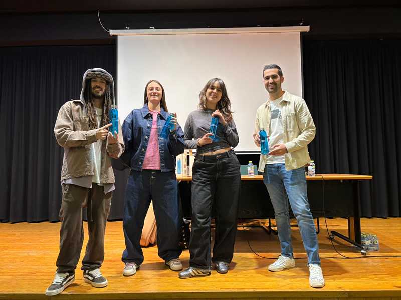  Juventud y Normalización refuerzan el LlenguaFest con un taller para alumnado de secundaria de Dénia 