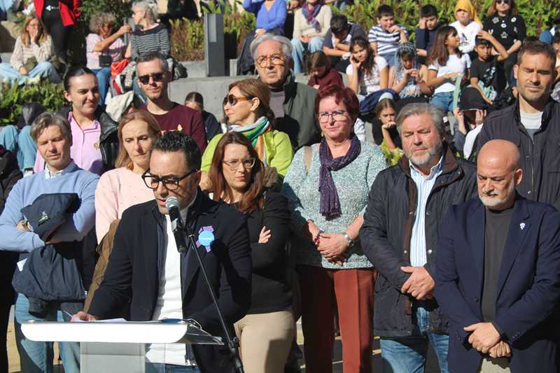 Representant del Creama llegint el manifest