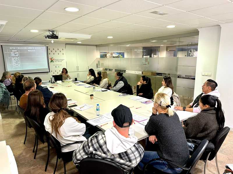 El Ajuntament de Dénia impulsa nuevas formaciones del programa Servicio Responsable para el ...