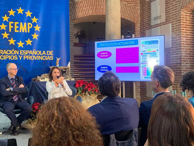 El Ajuntament de Dénia recibe un premio por su programa de atención pedagógica y socioeducat...