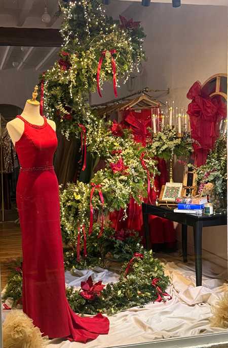 Flor de Azahar guanya el primer premi del concurs d'aparadors nadalencs 2025