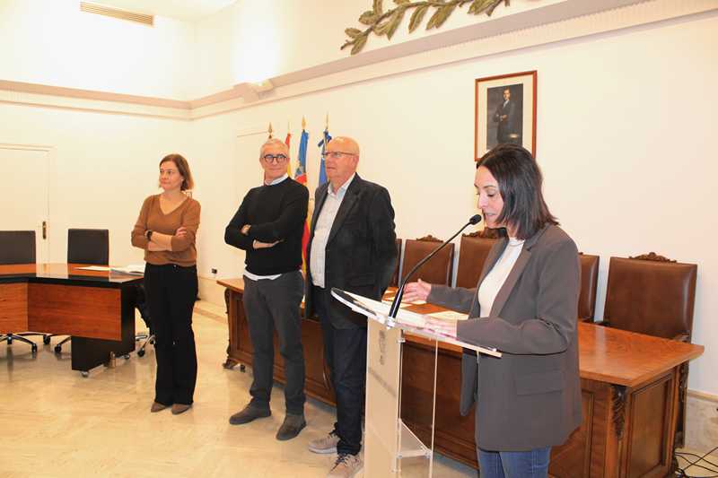 Flor de Azahar guanya el primer premi del concurs d'aparadors nadalencs 2025