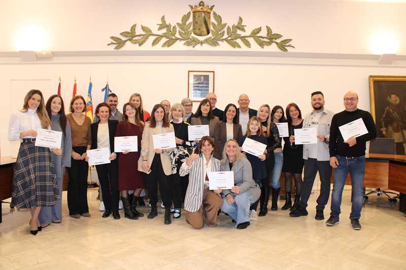 Flor de Azahar guanya el primer premi del concurs d'aparadors nadalencs 2025