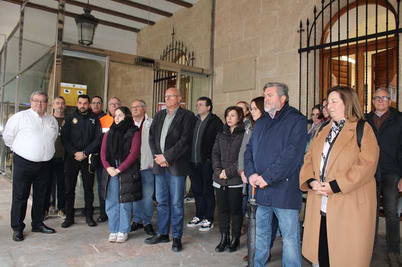 Minut de silenci per les víctimes de l’accident ferroviari succeït ahir a la província de Cò...