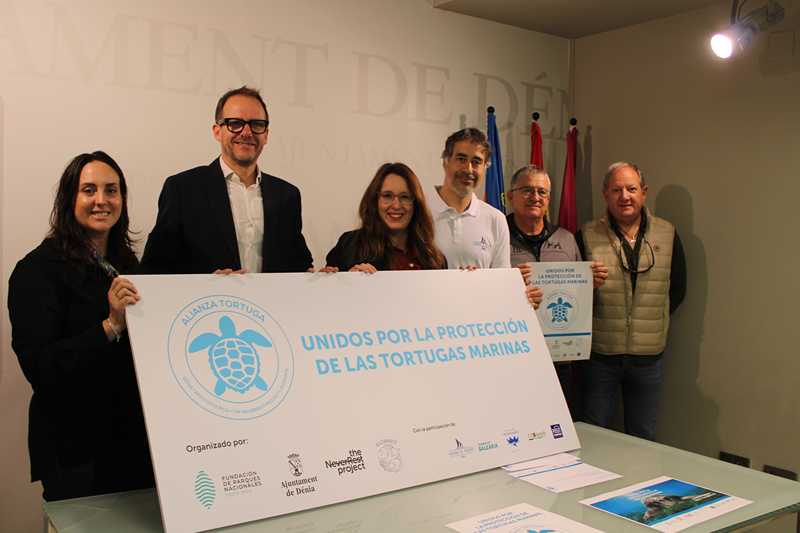 La regidora Sandra Gertrúdix amb representants de les entitats i empreses col·laboradores