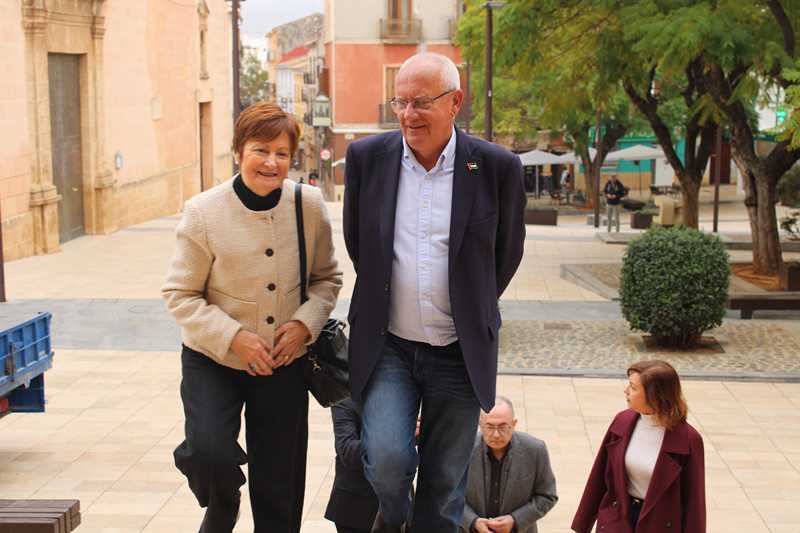  Firma del convenio marco entre el Ajuntament de Dénia y la Universitat de València para la ...