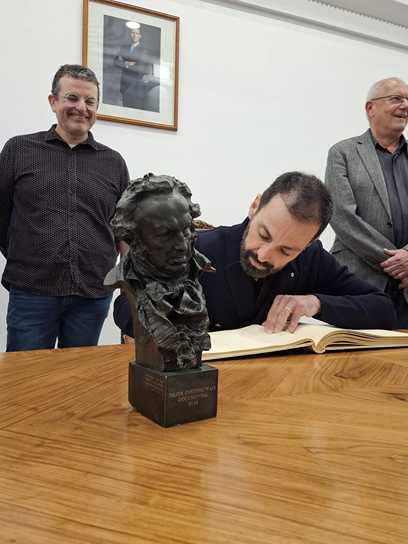  Recepción a Carlo d’Ursi, ganador del premio Goya 2026 al mejor cortometraje documental con ‘El Santo’ 