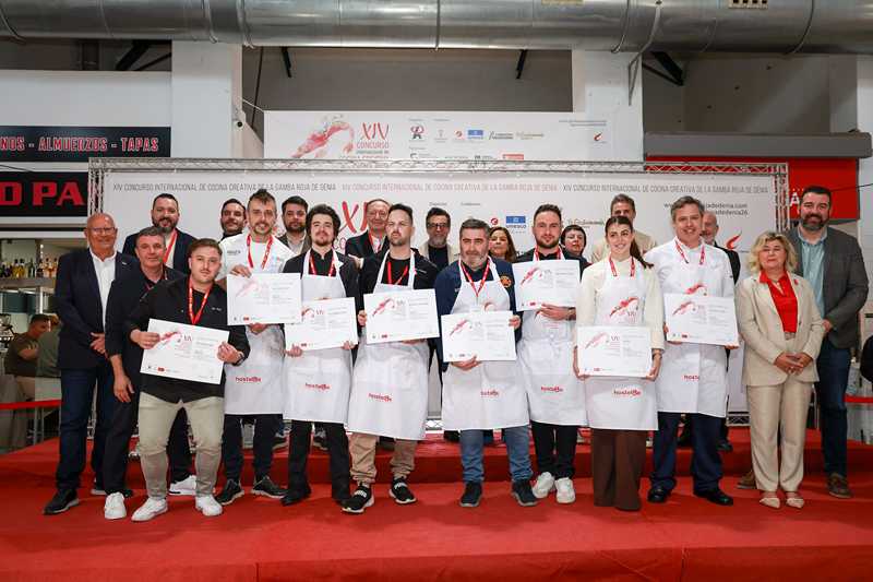  Concursantes, miembros del jurado y autoridades 