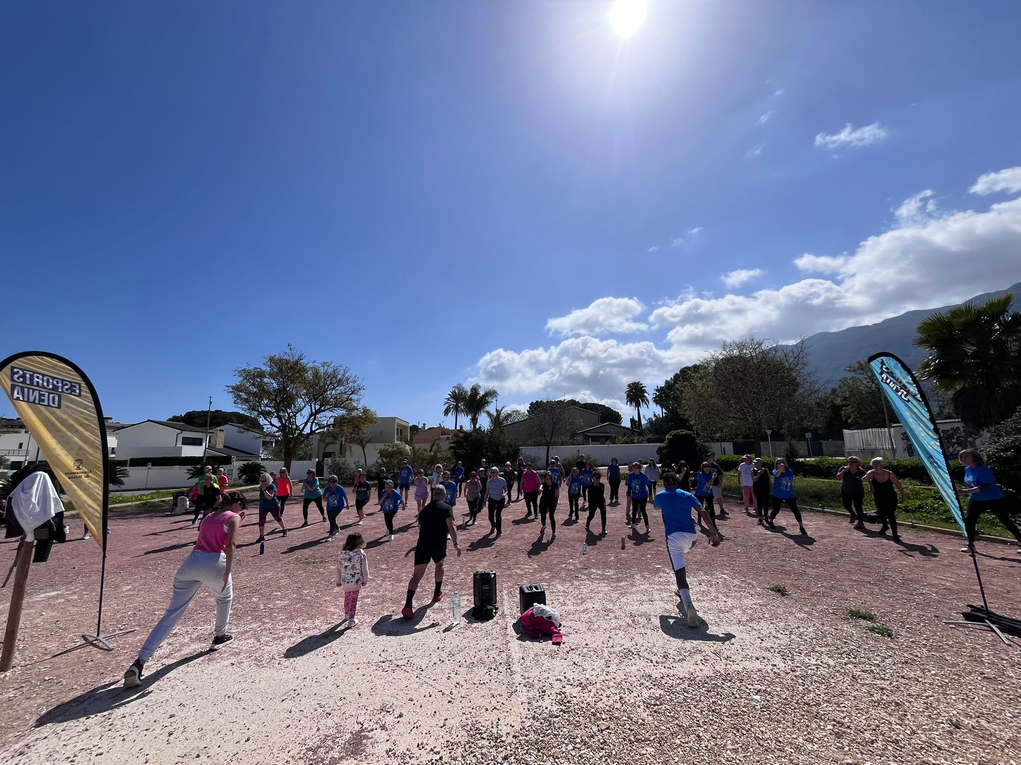 'Esports als barris' s'alia amb Infància per a promoure activitats intergeneraci...