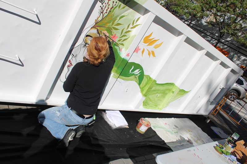  Arte y reciclaje se unen en un llamamiento a utilizar correctamente los contenedores de poda doméstica 