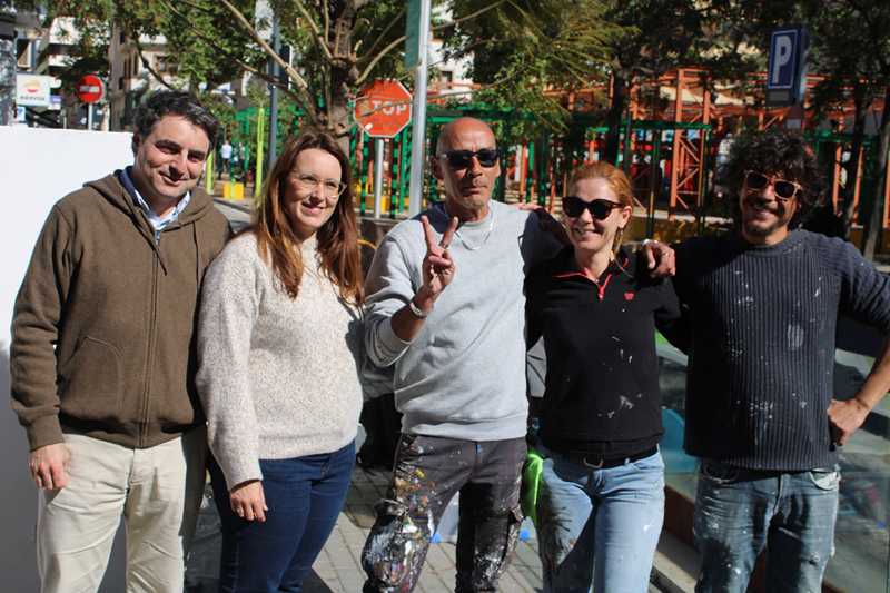  La concejala Sandra Gertrúdix, Luis Silvestre y los artistas 