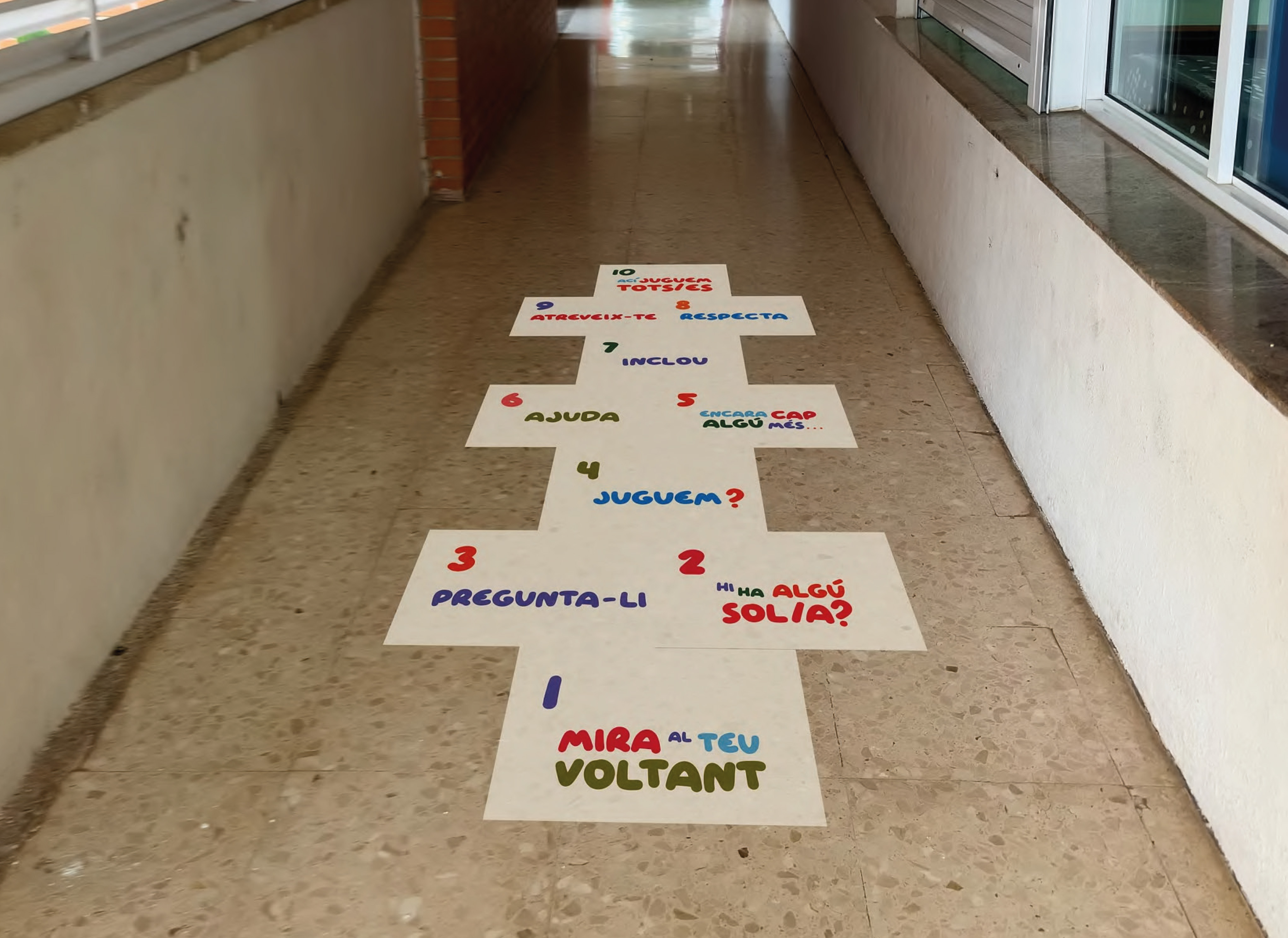 La nueva campaña municipal contra el 'bullying' lleva hasta cada rincón de las escue...