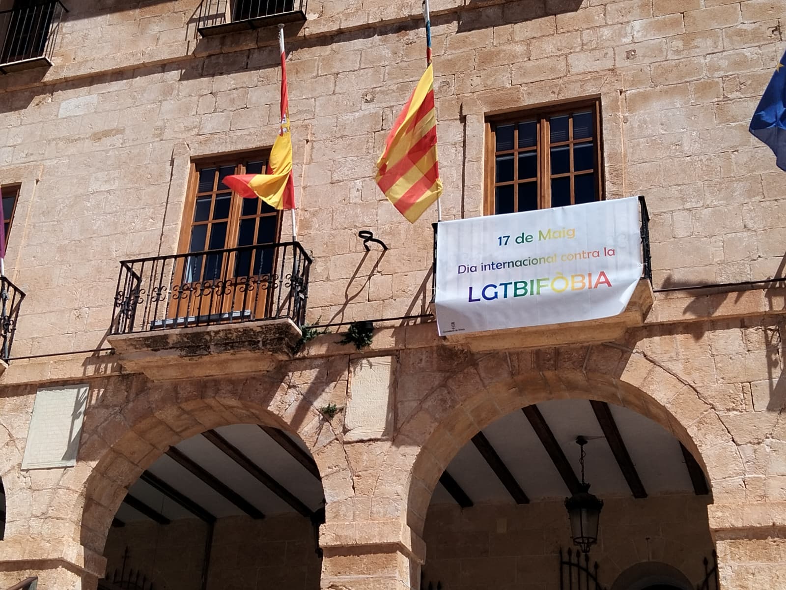 Campaña con motivo del Día Internacional contra la LGTBIfobia: 'La diversidad rompe barr...