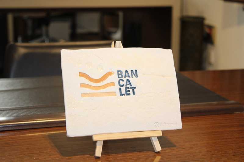 Un azulejo de barro para la marca Bancalet