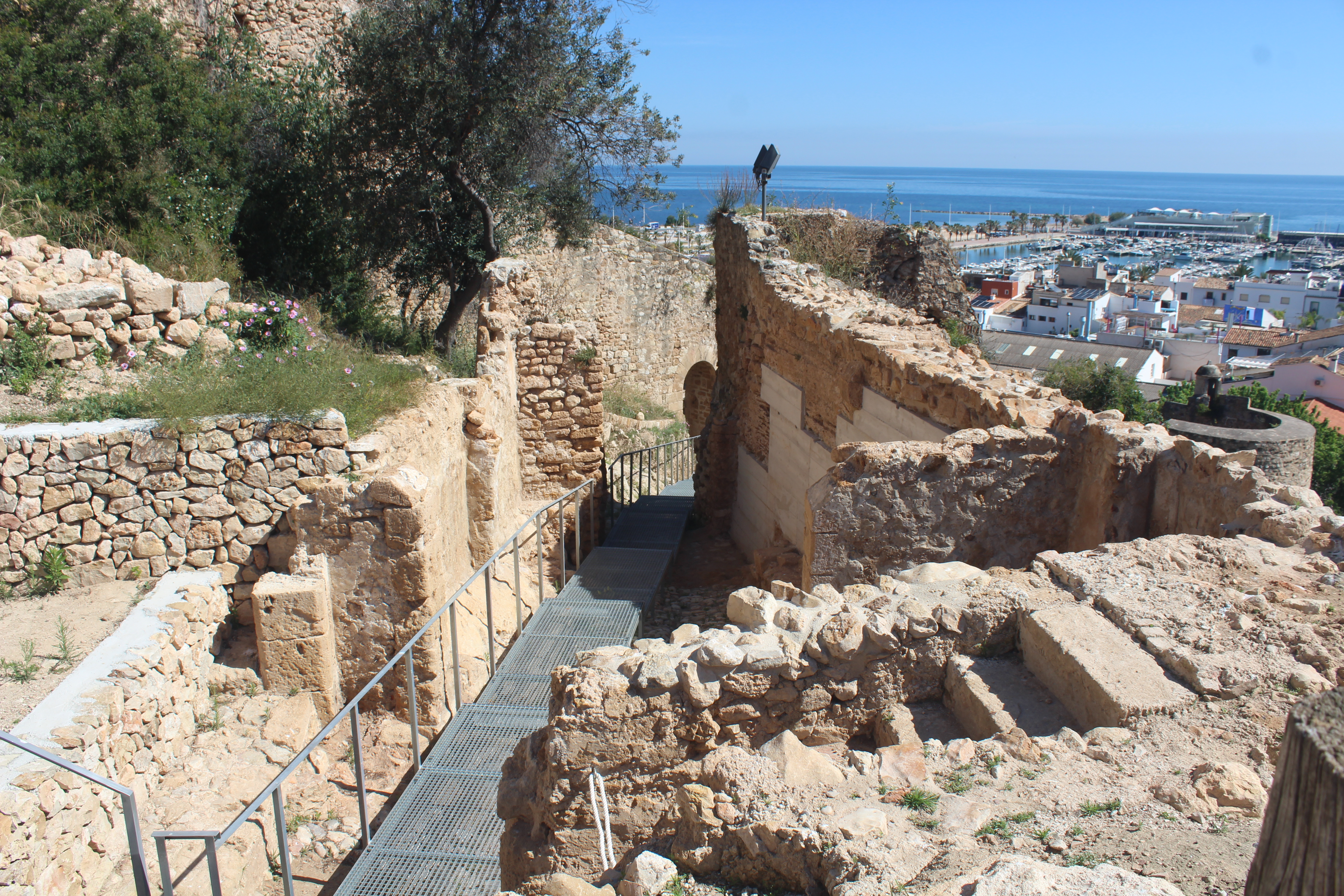 Foto El projecte de restauració del Verger Baix del Castell de Dénia deixa al descobert un conjun...