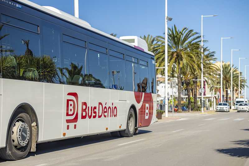 El nou servei municipal d’autobús urbà amplia horaris, crea dos línies circulars al nucli ur...