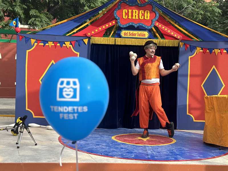  Tendetes Fest, la fiesta del comercio local, celebra las compras en Dénia con descuentos especiales, música y animación en la calle 