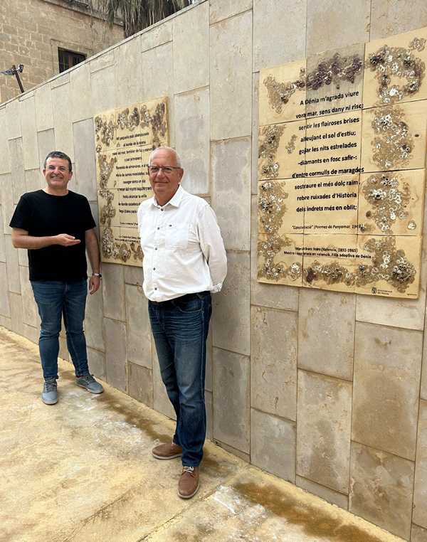 El Ajuntament de Dénia coloca los dos primeros plafones cerámicos en la travesía de las Pala...