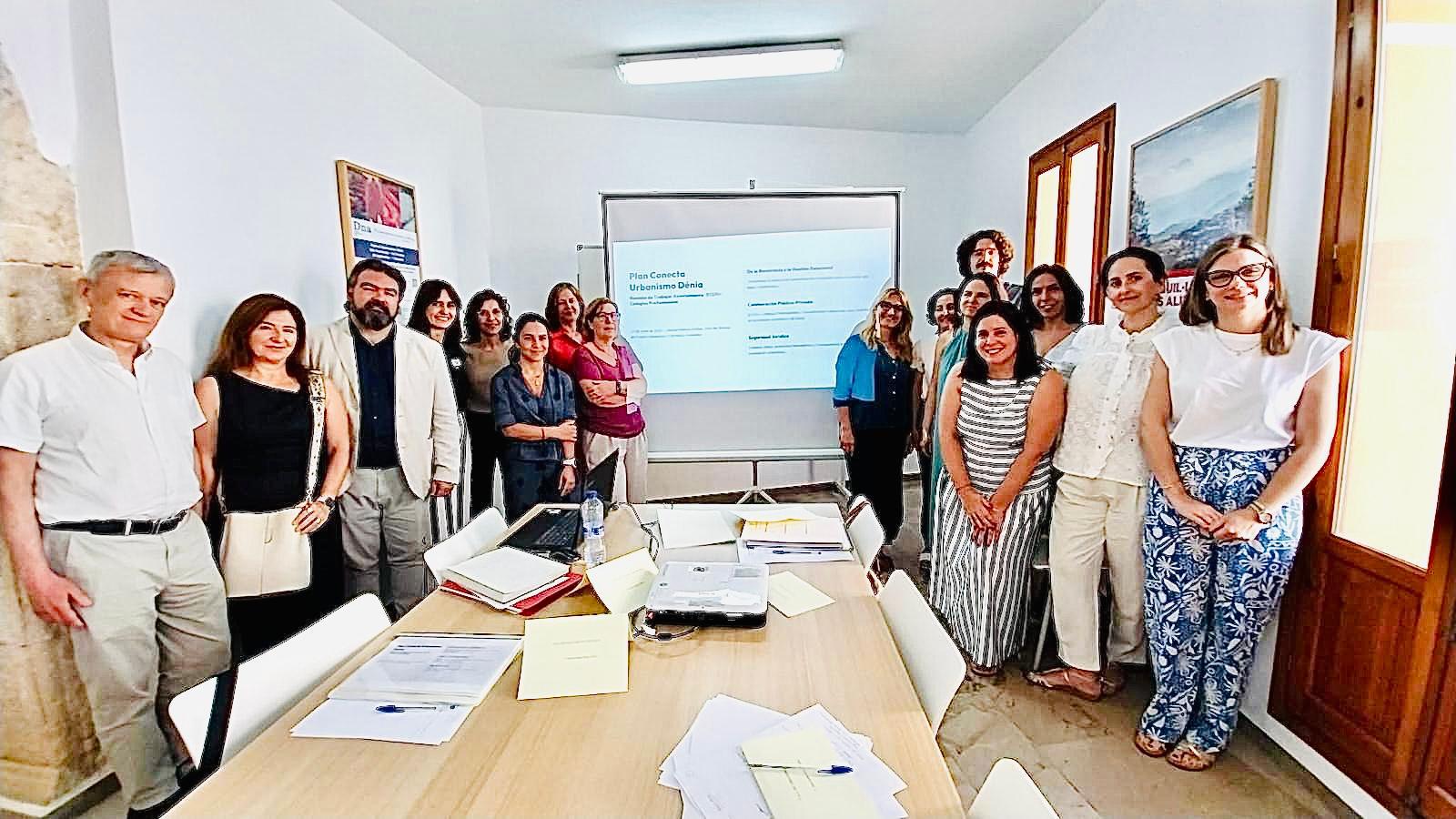  El Ajuntament de Dénia impulsa la coordinación con entidades colaboradoras y colegios profesionales para agilizar los trámites urbanísticos 