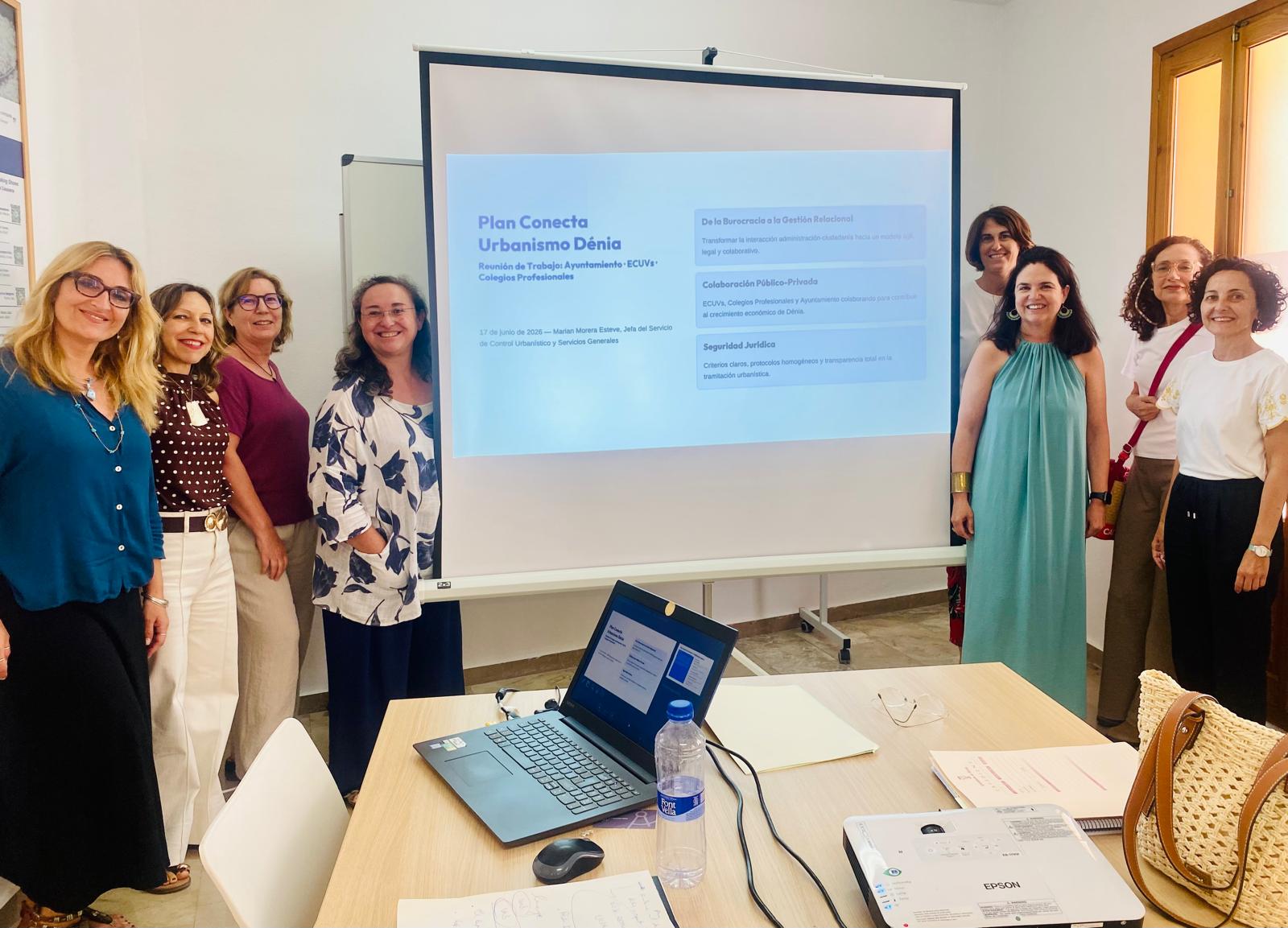  El Ajuntament de Dénia impulsa la coordinación con entidades colaboradoras y colegios profesionales para agilizar los trámites urbanísticos 