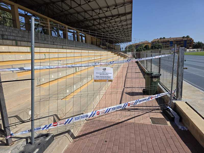 L'Ajuntament de Dénia condicionarà de la coberta de la graderia de la pista d'atleti...