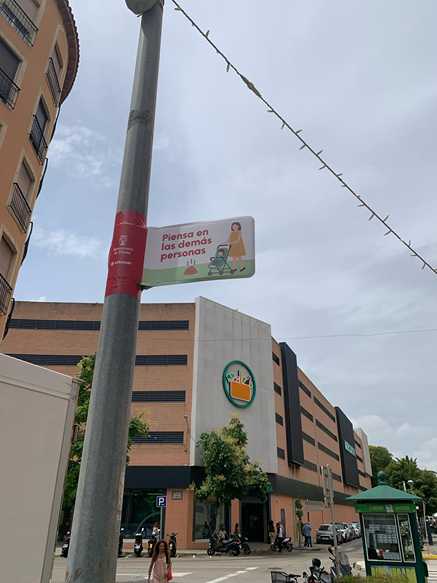 L’Ajuntament de Dénia llança una campanya que recorda l’obligació d’arreplegar i netejar els...