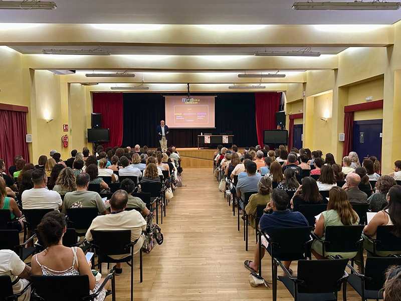 La XI edición de ‘Educando en el presente’ reúne una media de 150 personas en cada una de la...
