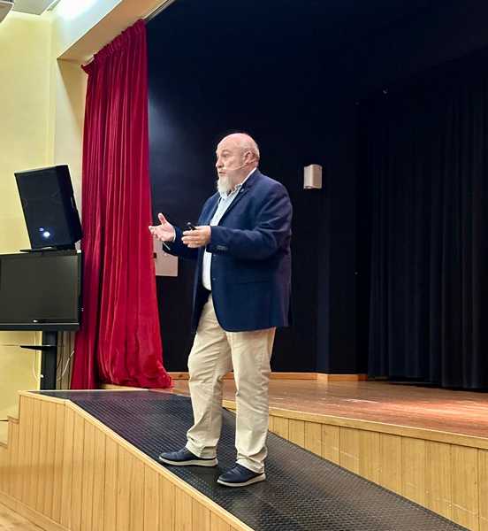La XI edición de ‘Educando en el presente’ reúne una media de 150 personas en cada una de la...