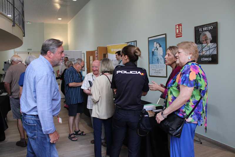 Profesionales expertos y personas mayores reflexionan en Dénia sobre vivir y envejecer en un...